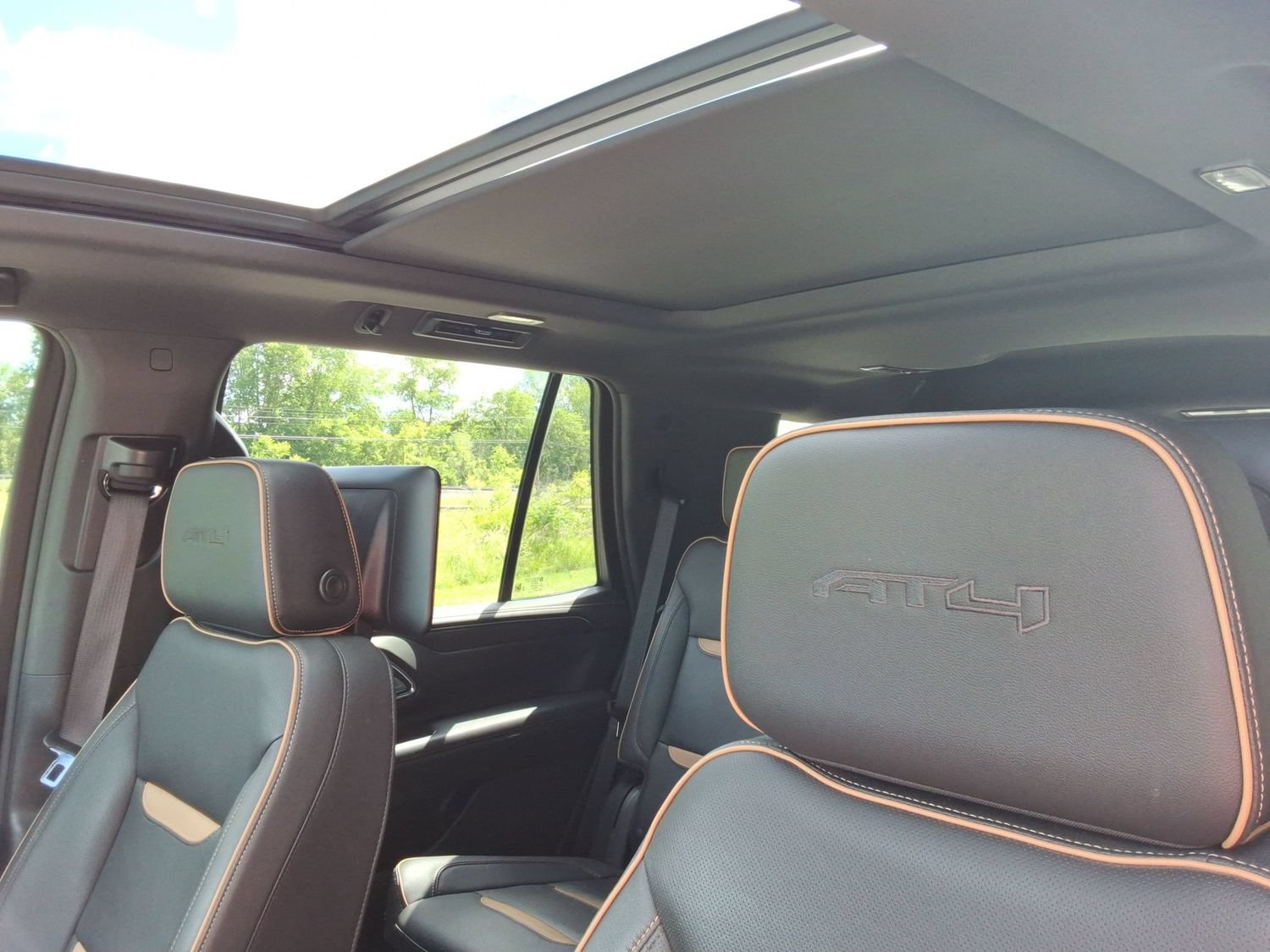 Used 2023 GMC Yukon AT4 w/ AT4 Premium Package AWD/4WD image 29