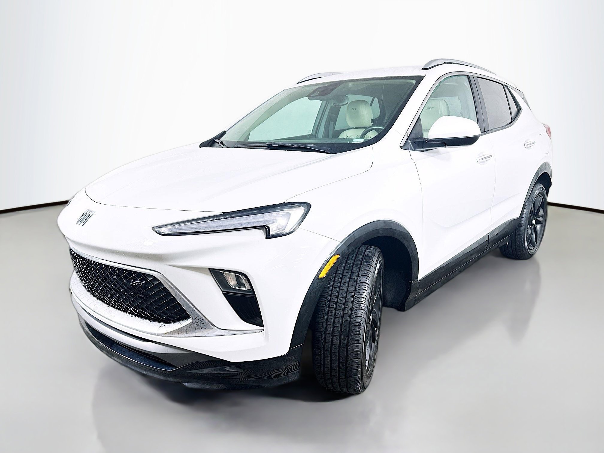 Used 2024 Buick Encore GX Sport Touring image 3