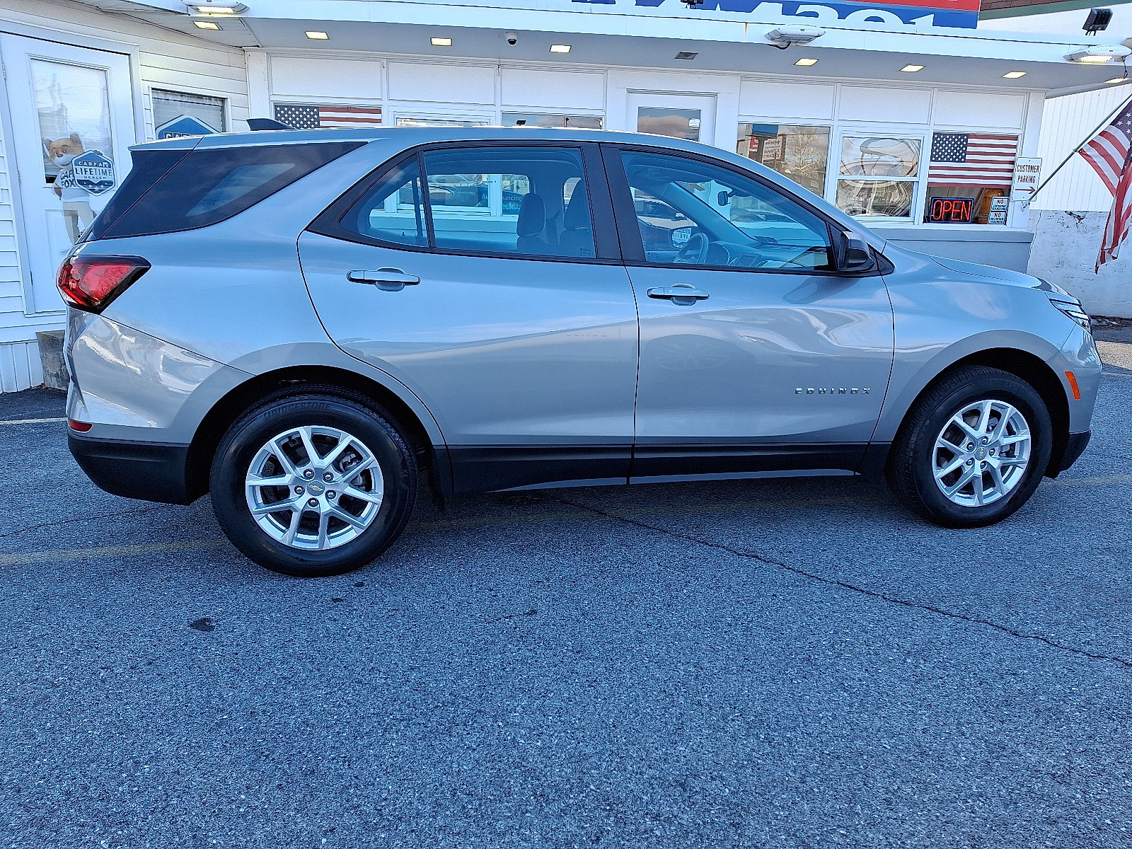 Used 2023 Chevrolet Equinox LS image 6