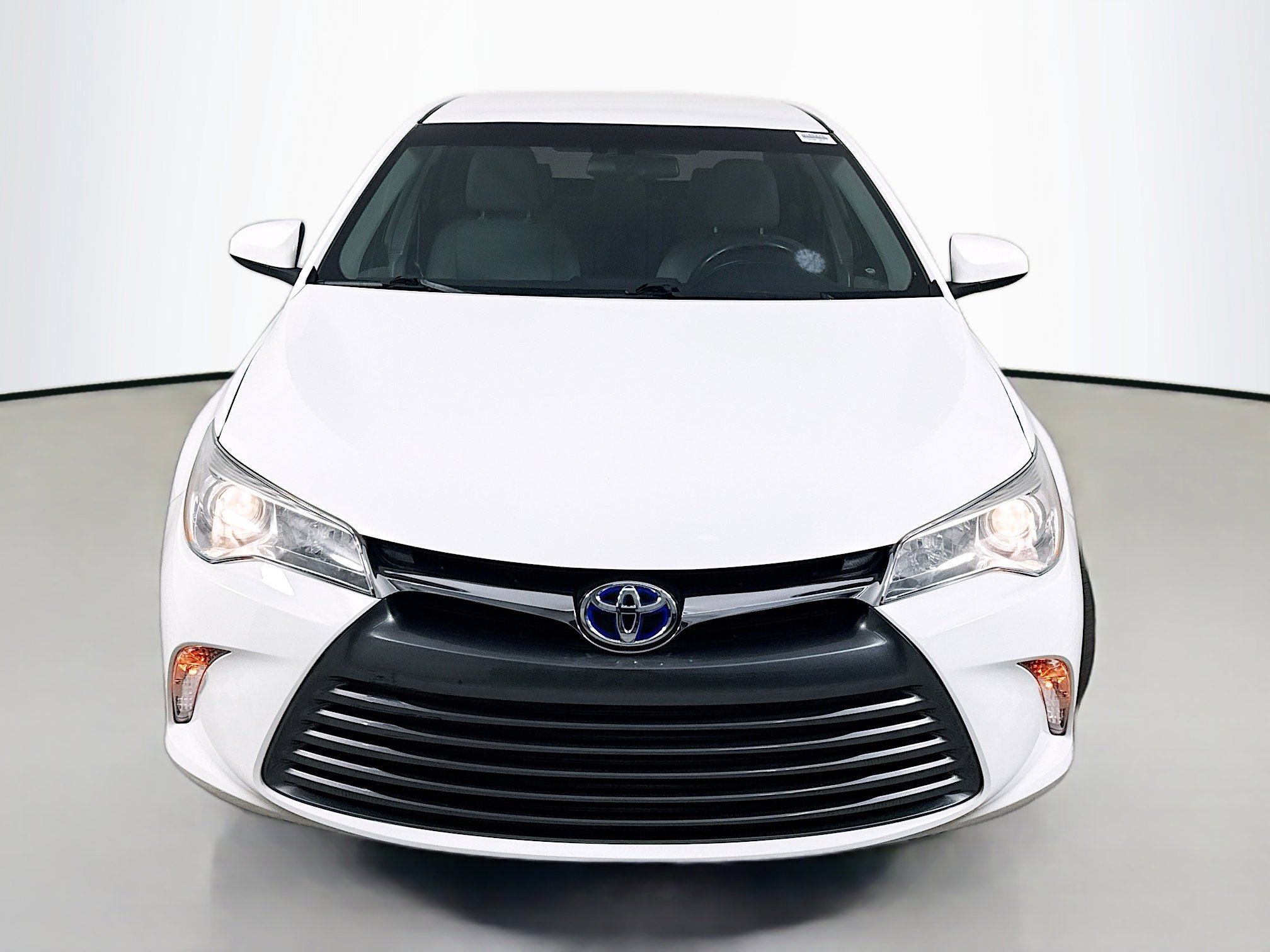 Used 2016 Toyota Camry LE image 2