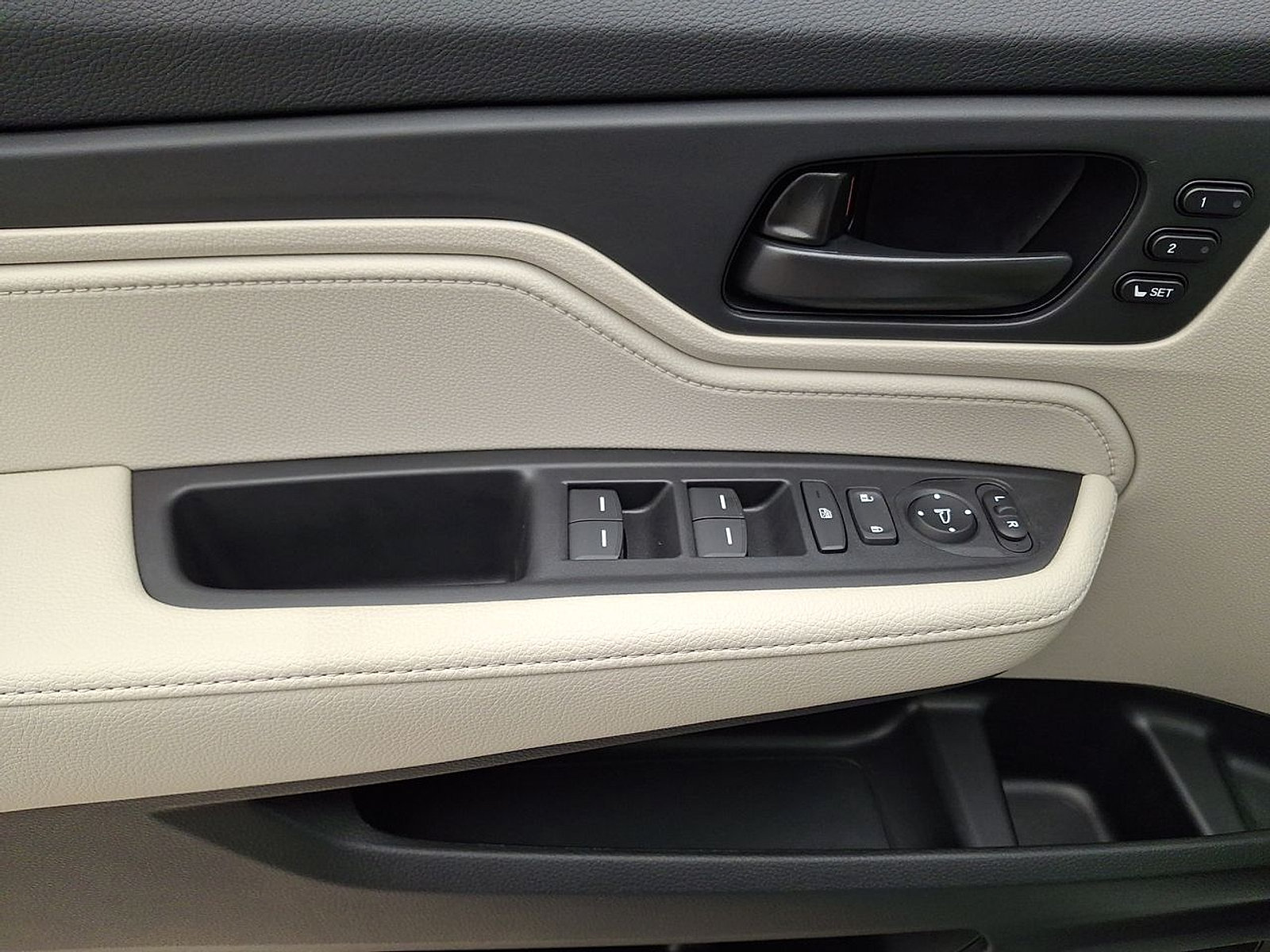 Used 2025 Honda Odyssey EX-L image 13