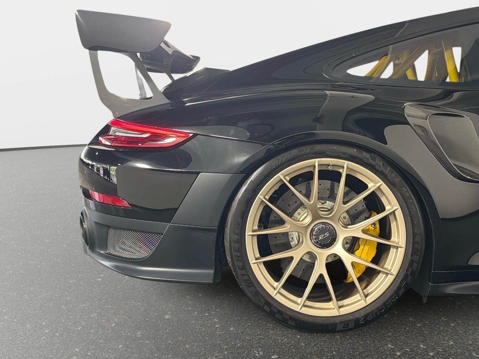 Used 2018 Porsche 911 GT2 RS w/ Weissach Package RWD image 18