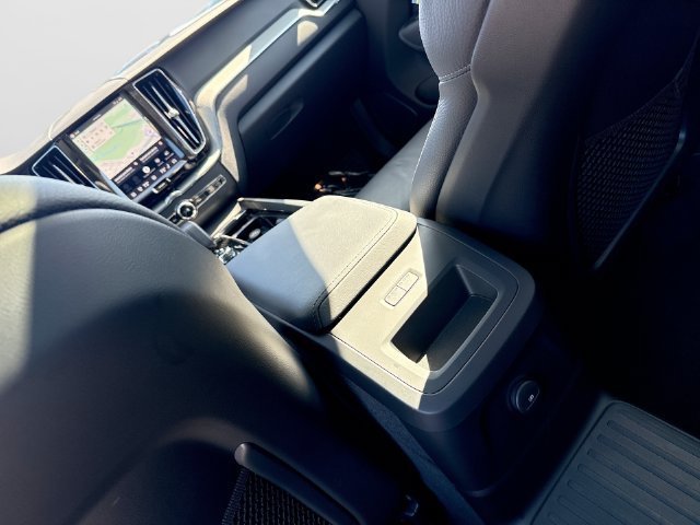 Certified 2025 Volvo XC60 T8 Plus w/ Protection Package Premier AWD/4WD image 27