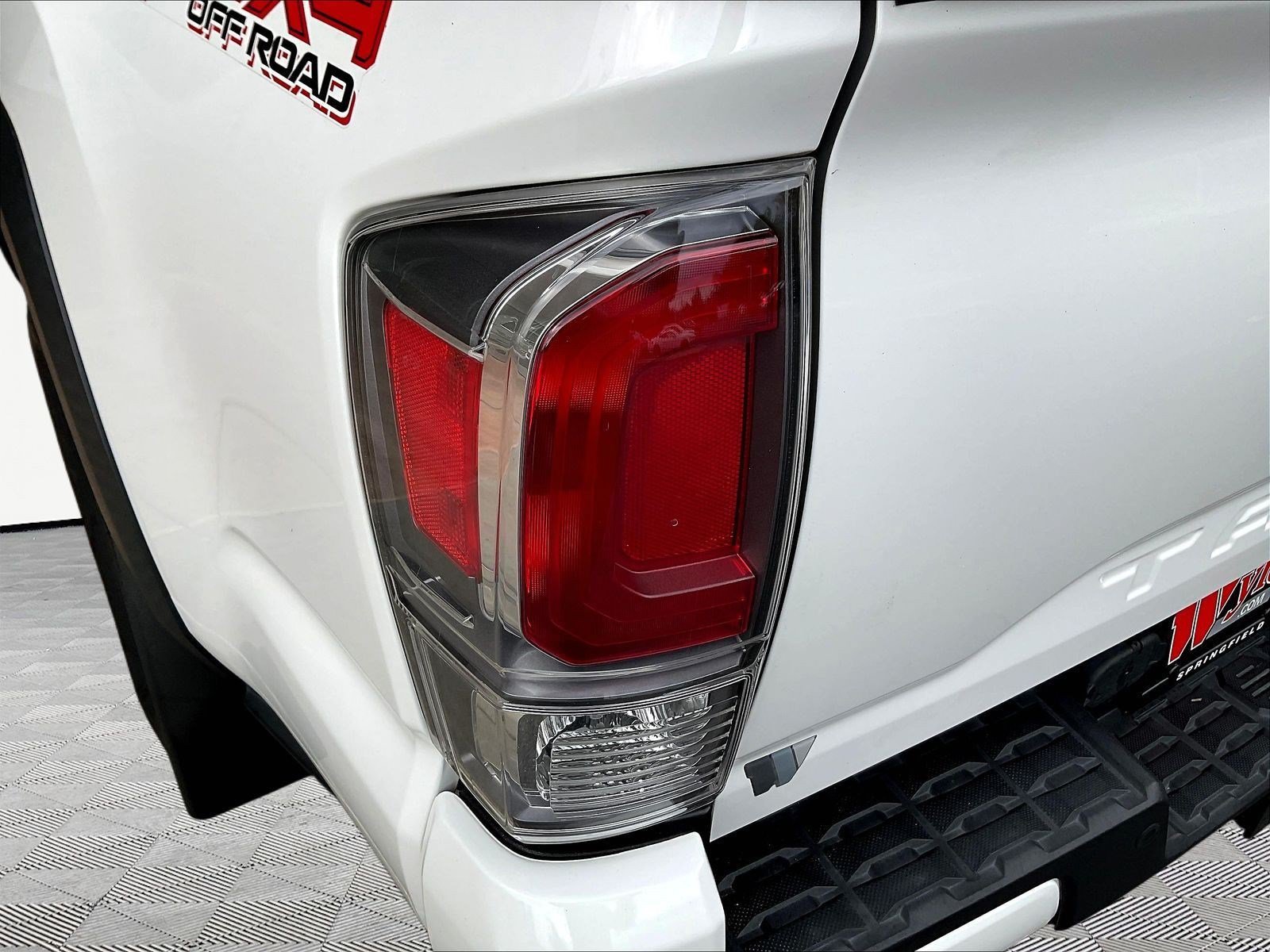 Used 2020 Toyota Tacoma TRD Off-Road w/ Technology Package AWD/4WD image 24