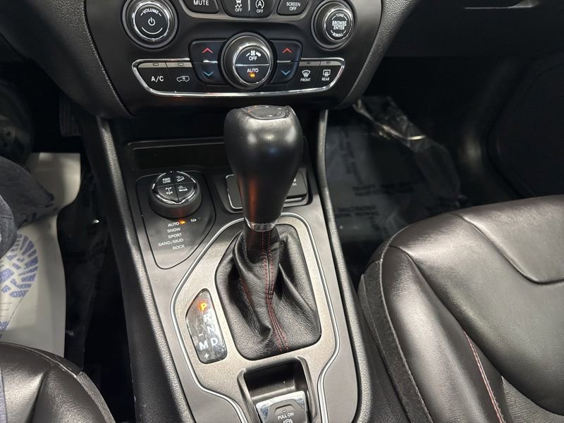 Used 2022 Jeep Cherokee Trailhawk w/ Sun, Sound & Nav Group AWD/4WD image 35