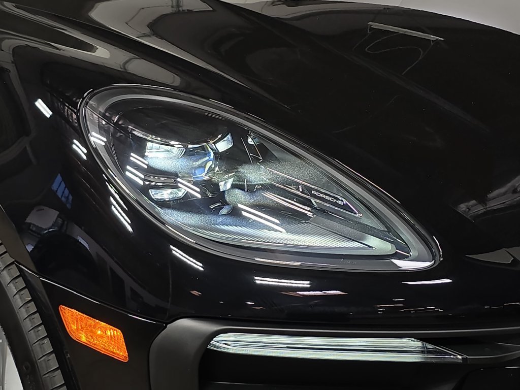 Certified 2026 Porsche Macan AWD/4WD image 12