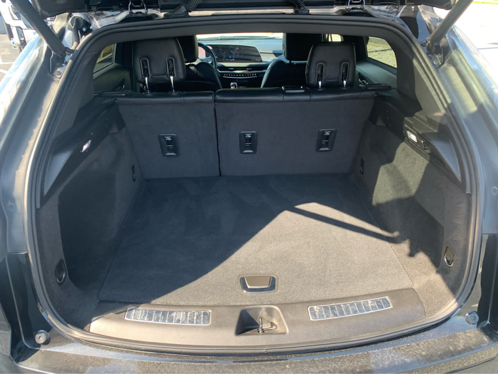 Used 2024 Cadillac XT4 Sport w/ Active Safety Package AWD/4WD image 6