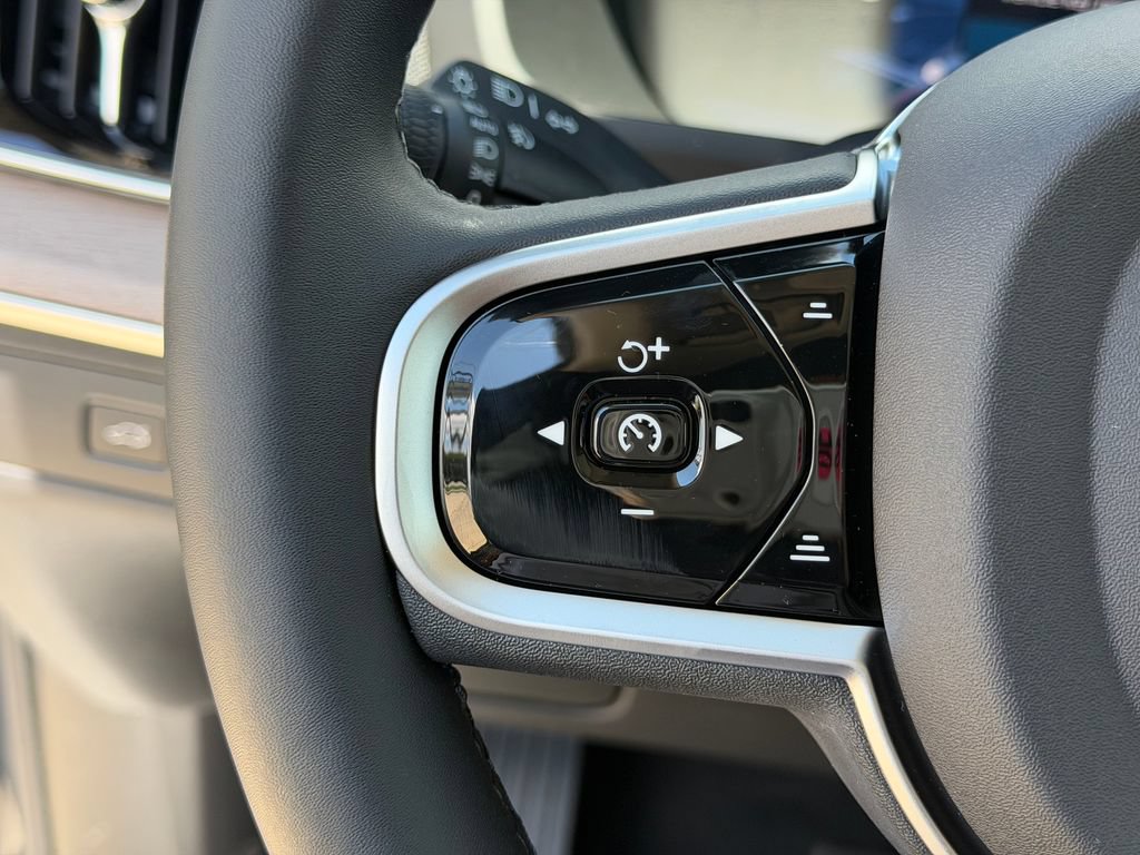 New 2026 Volvo XC90 B6 Plus w/ Protection Package Premier AWD/4WD image 20