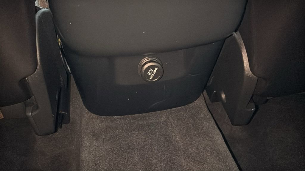 Used 2018 Volvo XC60 T5 Momentum w/ Vision Package image 9