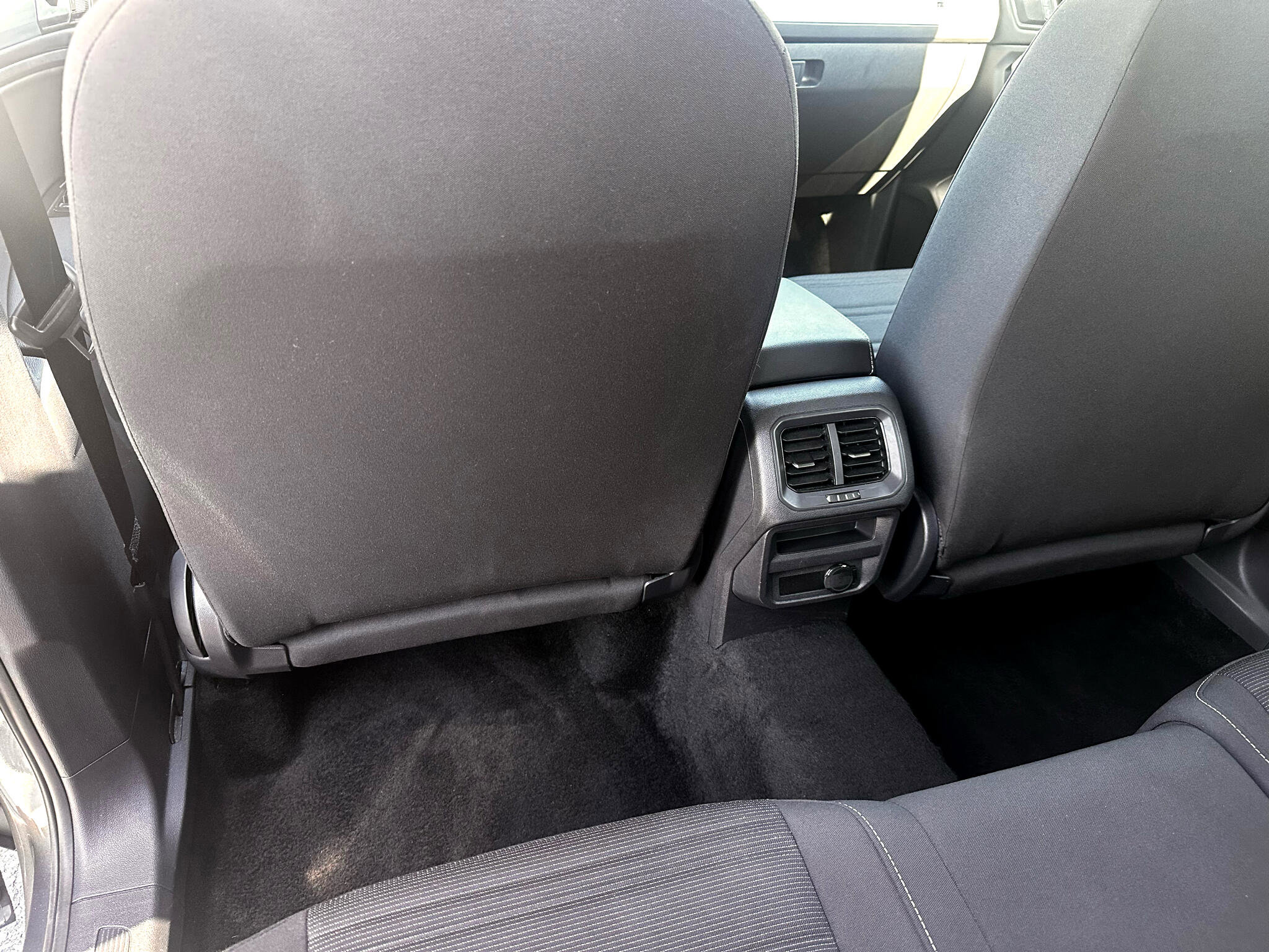 Used 2024 Volkswagen Tiguan S image 32