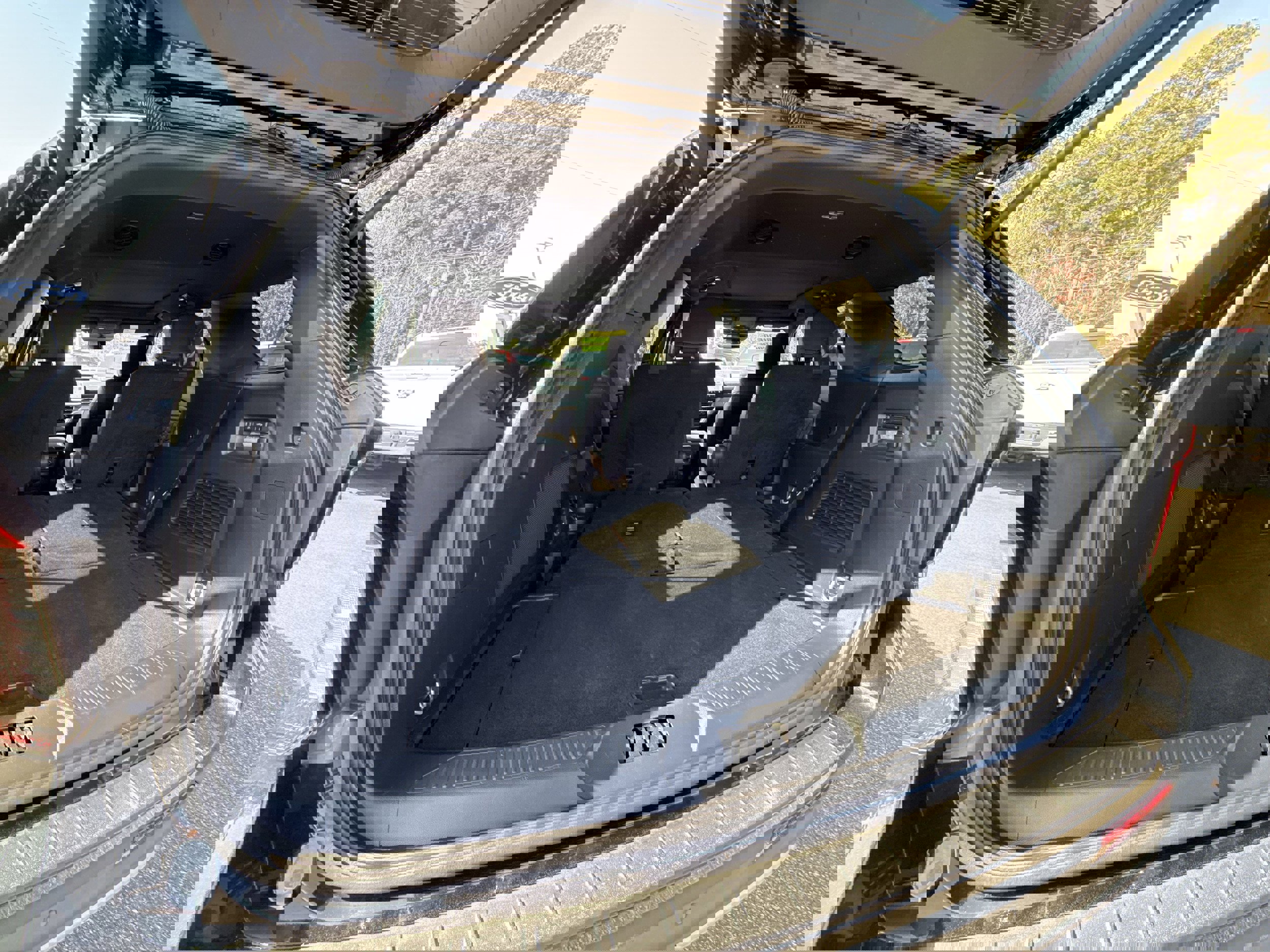 Used 2025 Ford Explorer Platinum w/ Ultimate Package image 32