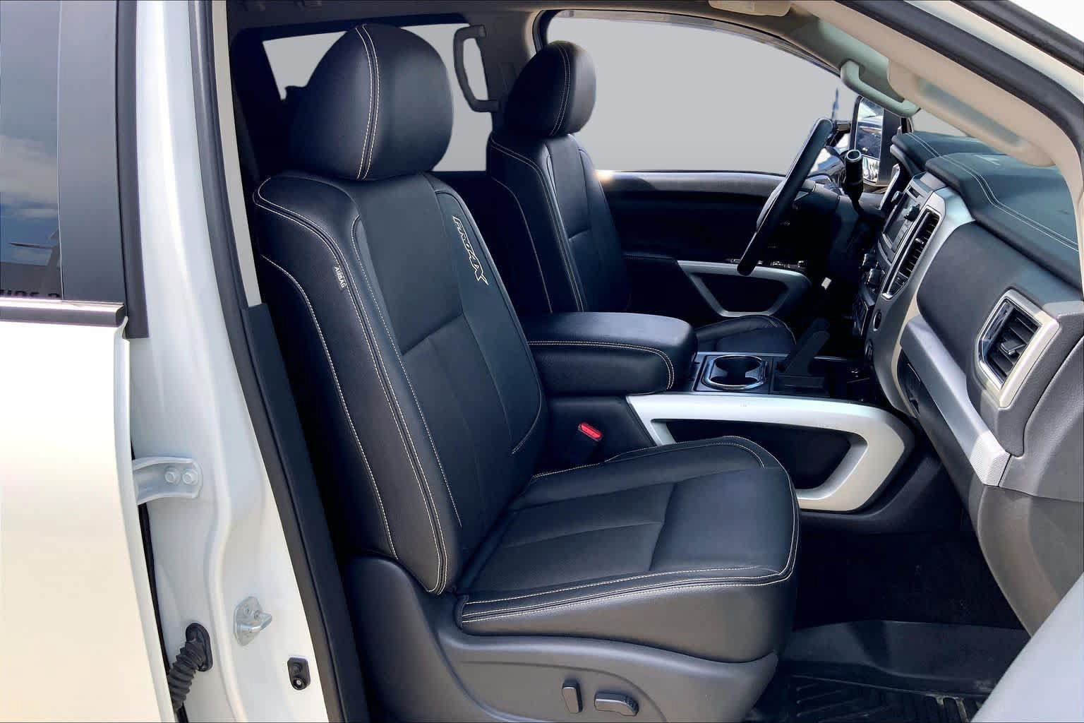Used 2019 Nissan Titan PRO-4X w/ Pro-4x Convenience Package AWD/4WD image 9