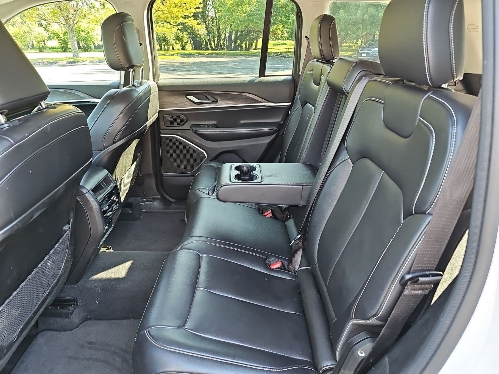 Used 2022 Jeep Grand Cherokee Limited AWD/4WD image 14