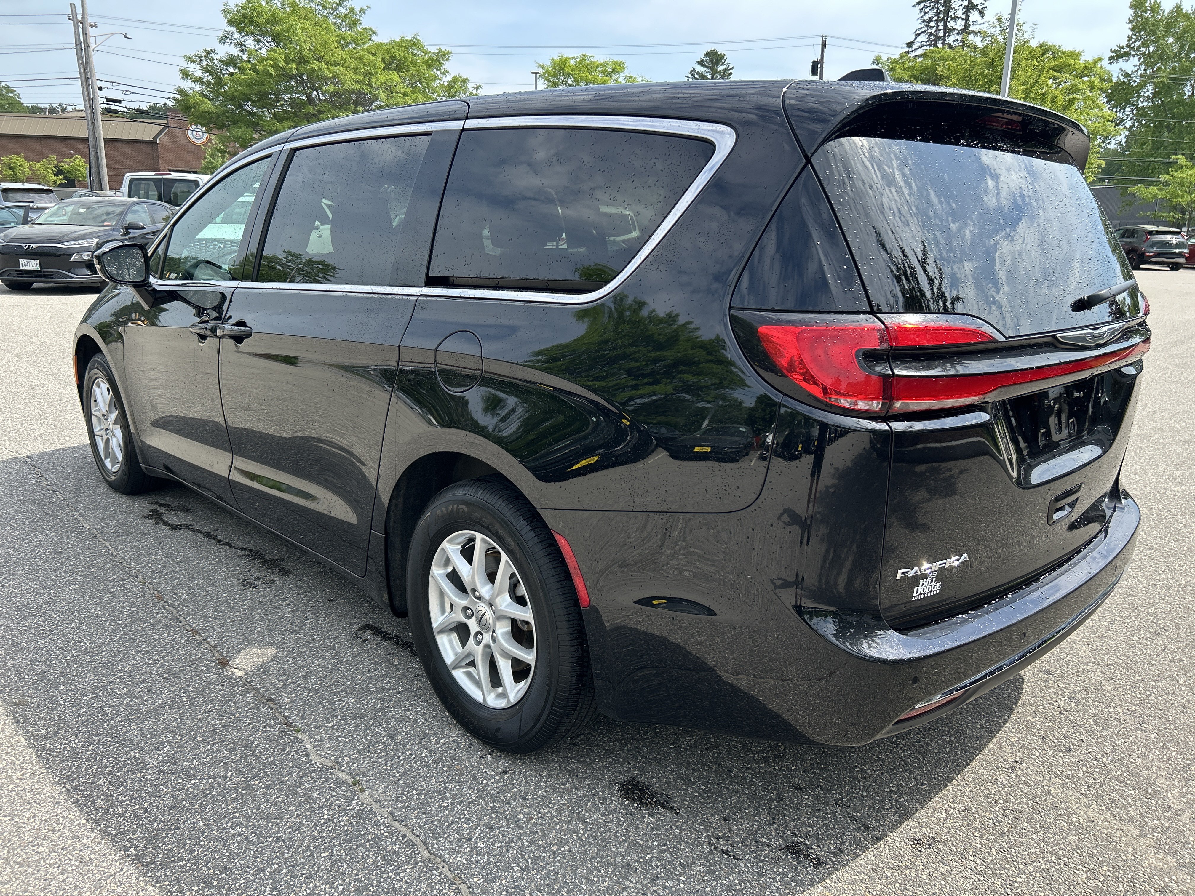 Used 2025 Chrysler Pacifica Select FWD image 7