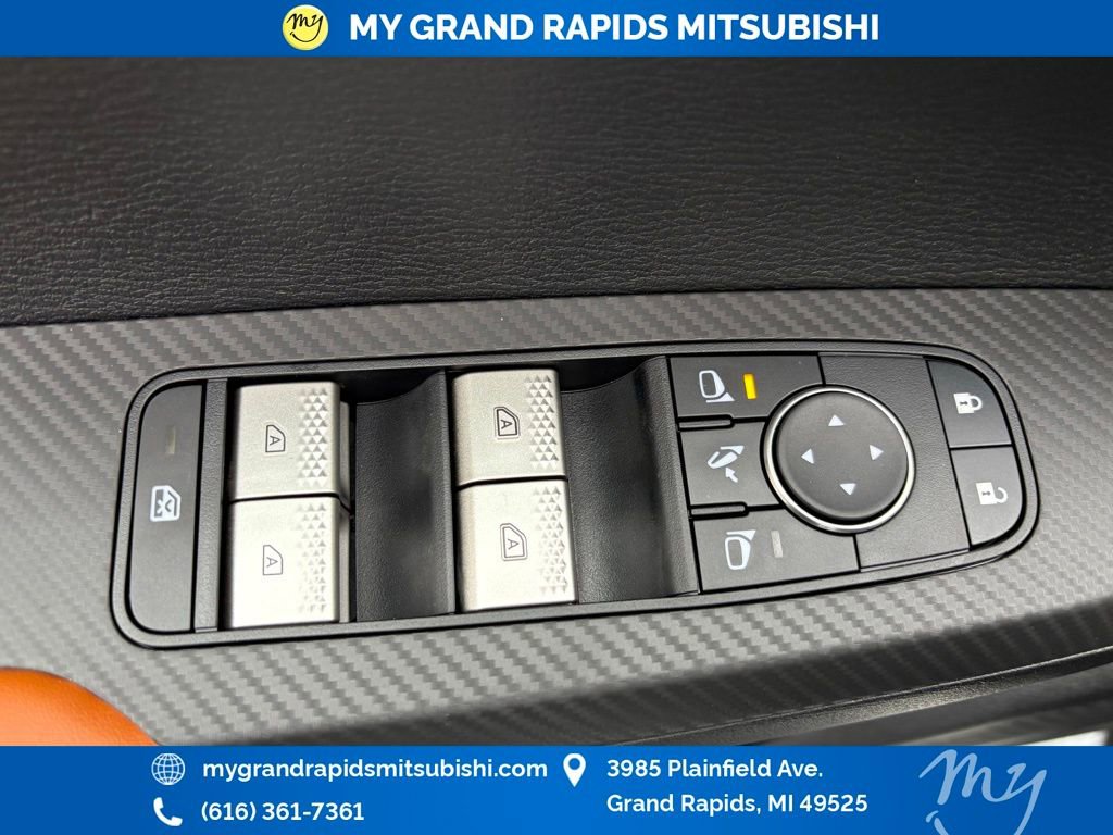 New 2025 Mitsubishi Outlander SEL image 11