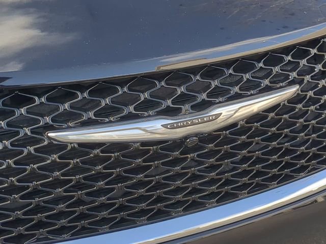 Used 2024 Chrysler Pacifica Touring-L image 13