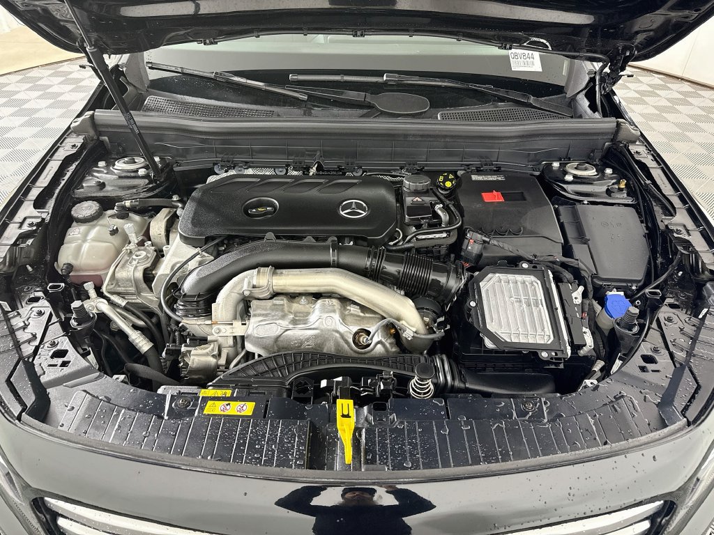 Used 2025 Mercedes-Benz GLB 250 4MATIC w/ Winter Package image 28