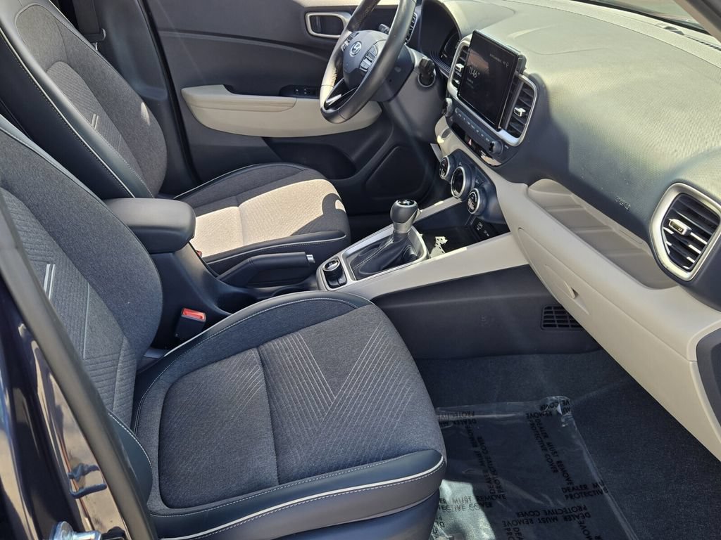 Certified 2025 Hyundai Venue Limited FWD image 16
