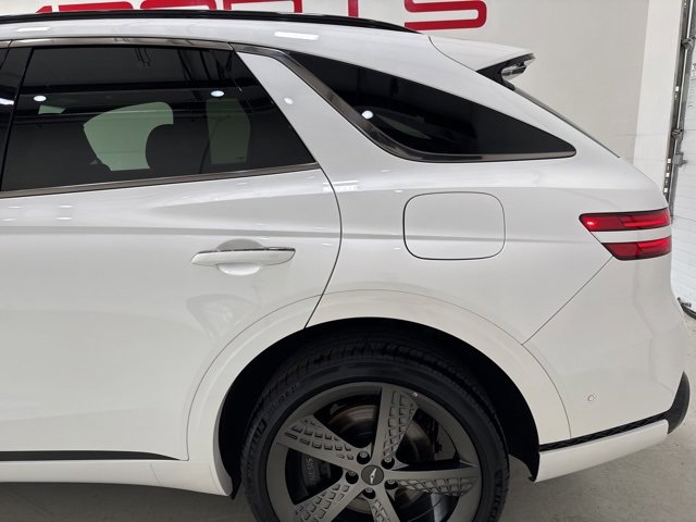 Used 2025 Genesis GV70 3.5T Sport w/ Sport Advanced Package image 9