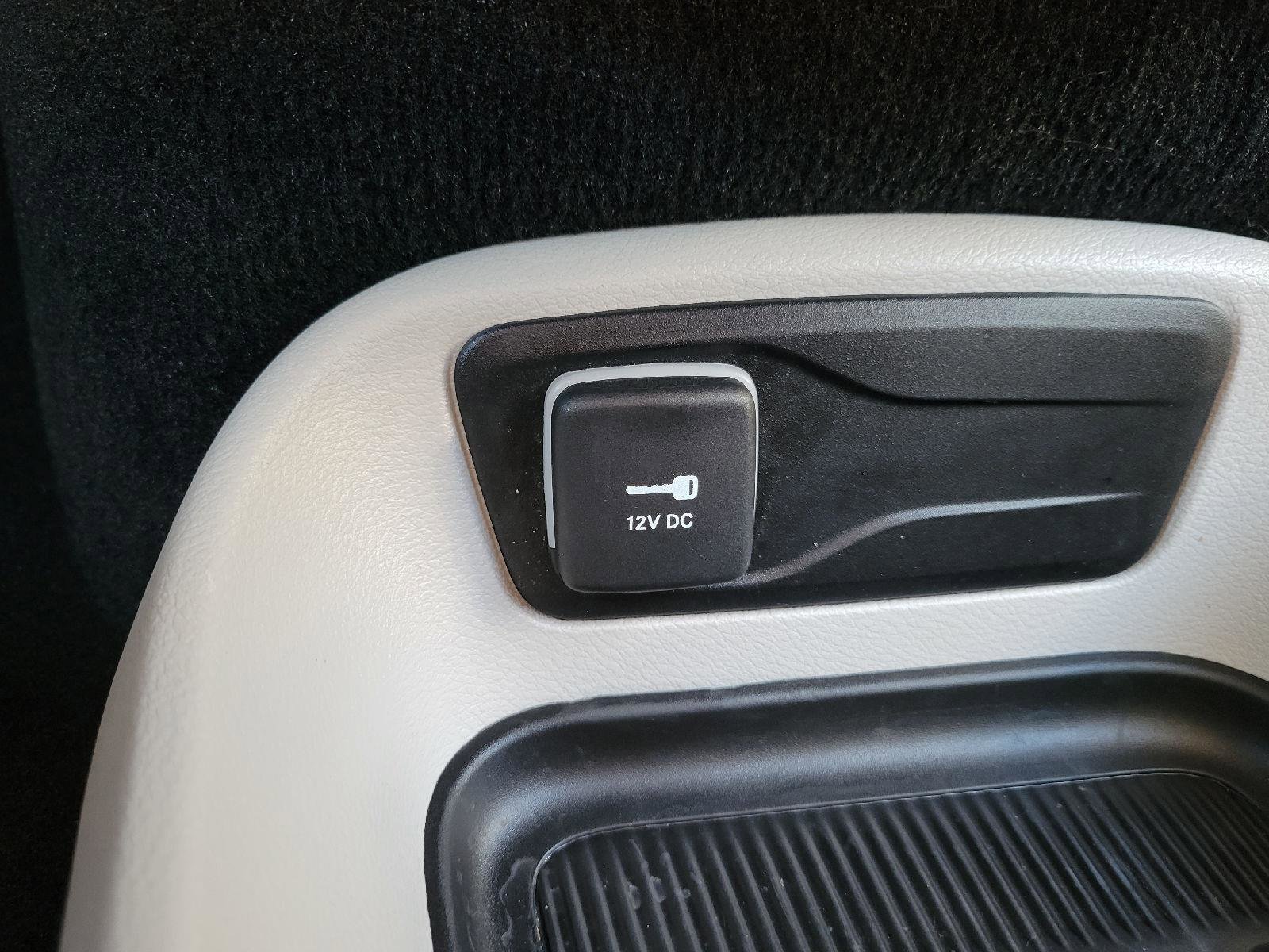 Used 2024 Chrysler Voyager LX image 22