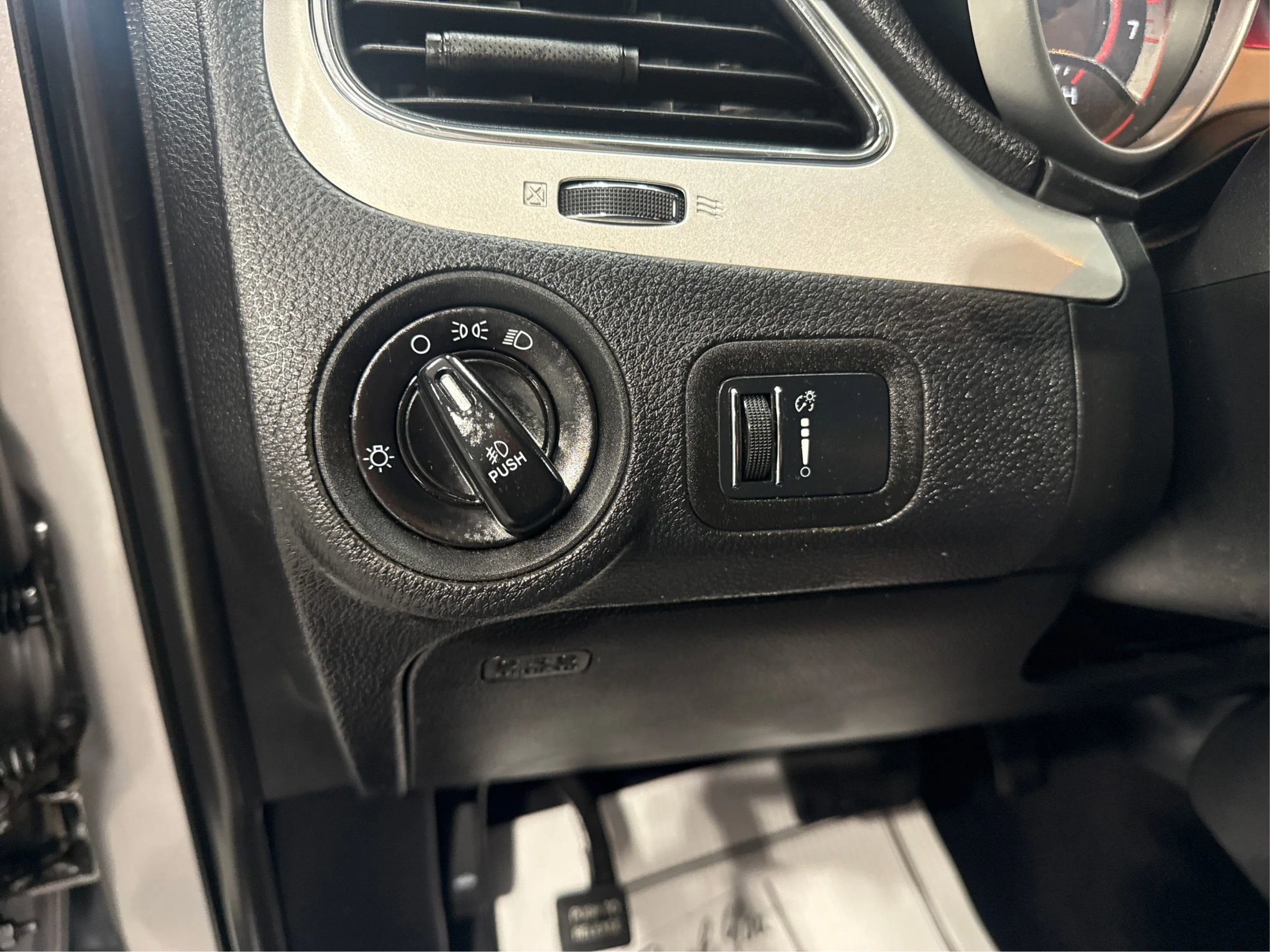 Used 2016 Dodge Journey SXT w/ Comfort/Convenience Group image 19