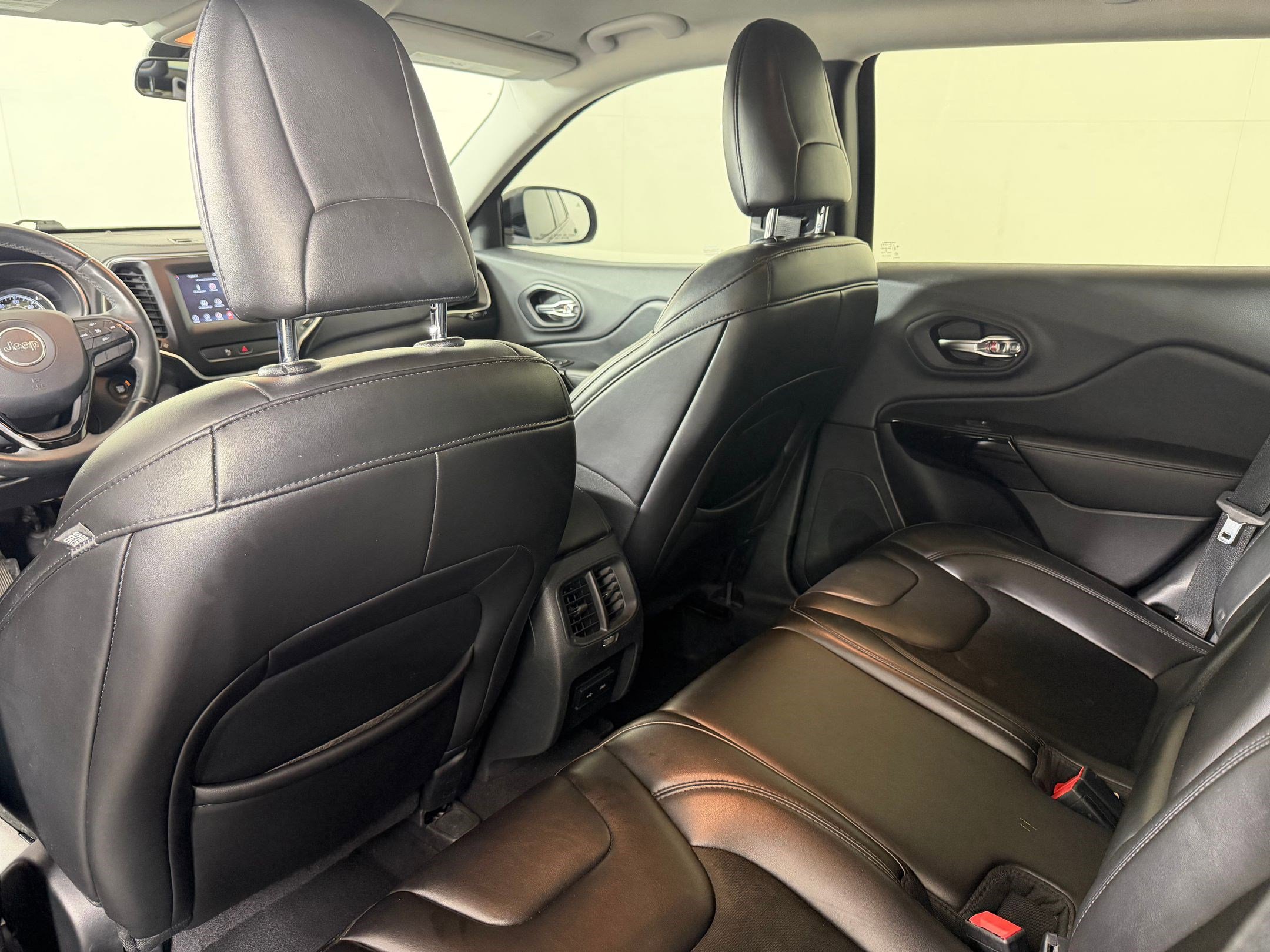 Used 2019 Jeep Cherokee Latitude Plus AWD/4WD image 22
