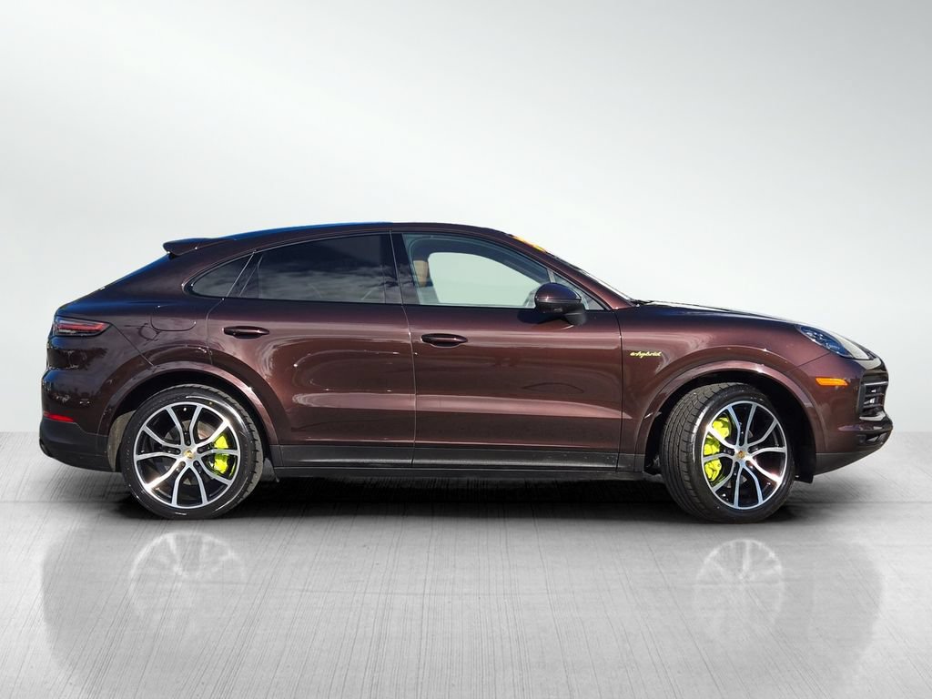 Used 2023 Porsche Cayenne Platinum Edition w/ Premium Package Plus (PIA) AWD/4WD image 3