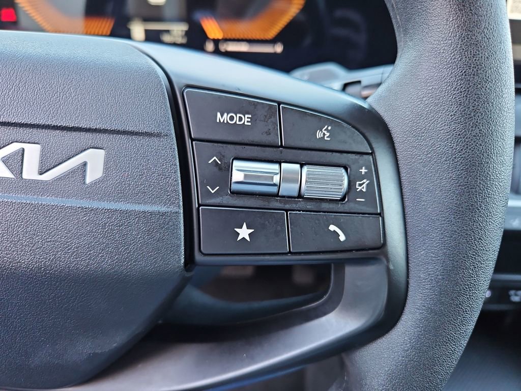 Used 2025 Kia K4 LXS image 12