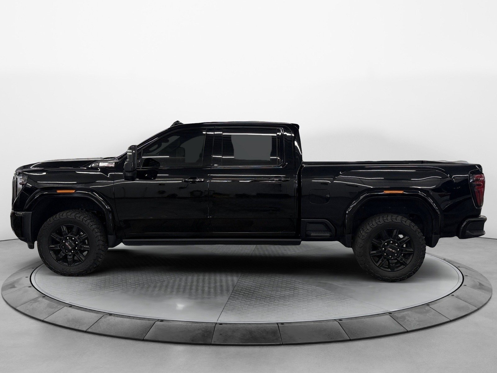 Used 2025 GMC Sierra 2500 AT4 w/ AT4 Premium Plus Package AWD/4WD image 3