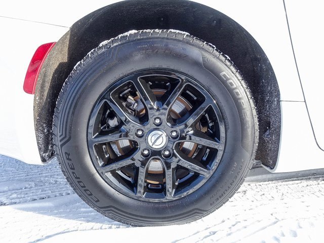 Used 2023 Chrysler Pacifica Touring-L image 10