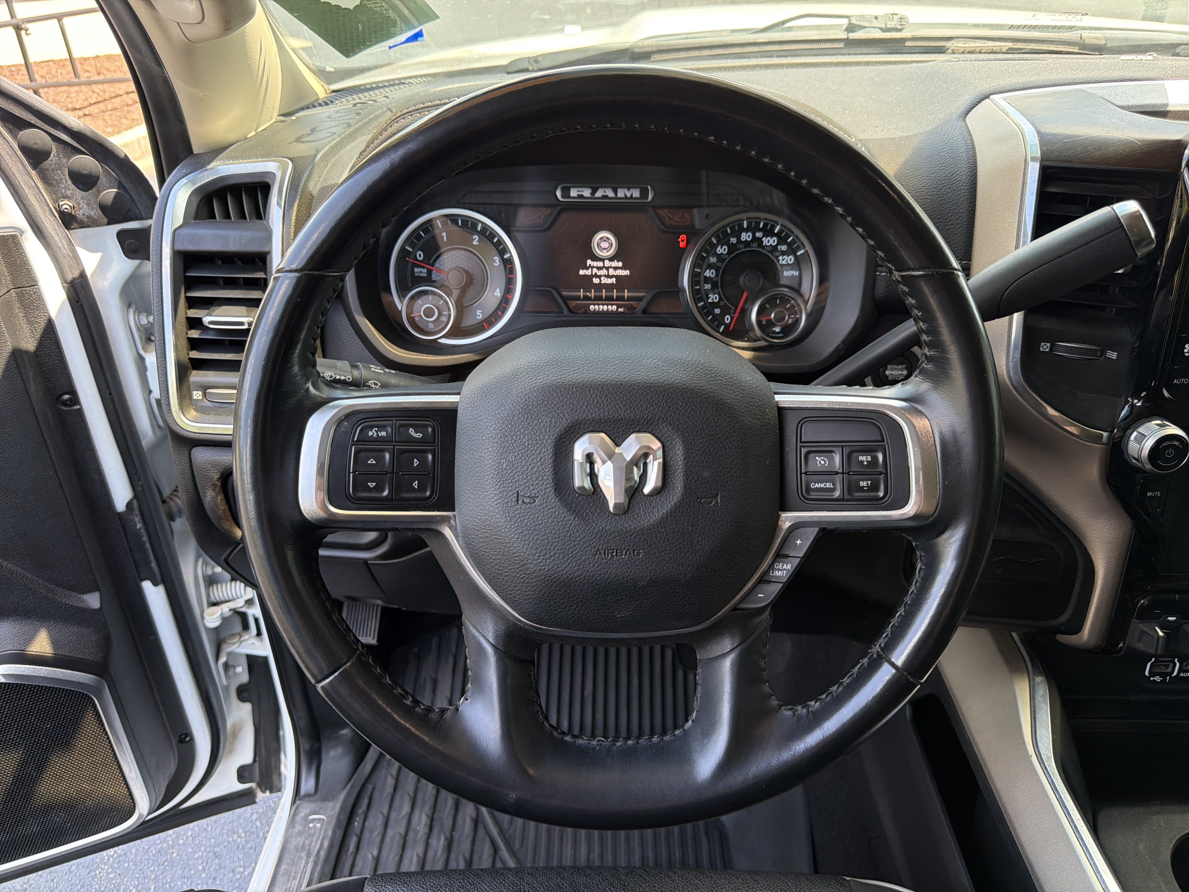 Used 2022 RAM 3500 Laramie AWD/4WD image 9