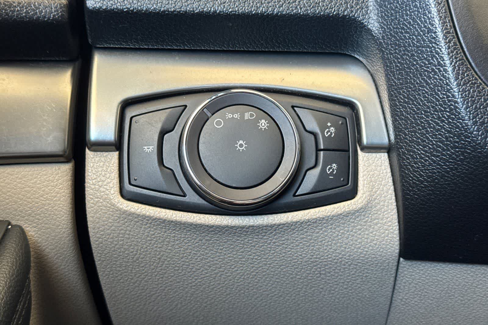 Used 2018 Ford Explorer XLT FWD image 29