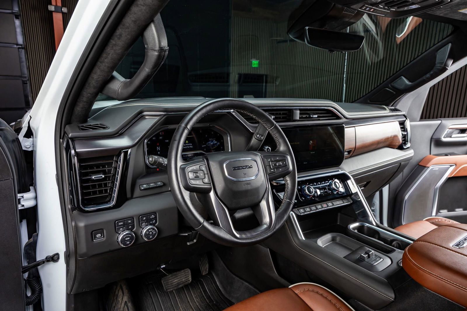 Used 2025 GMC Sierra 2500 Denali Ultimate image 17