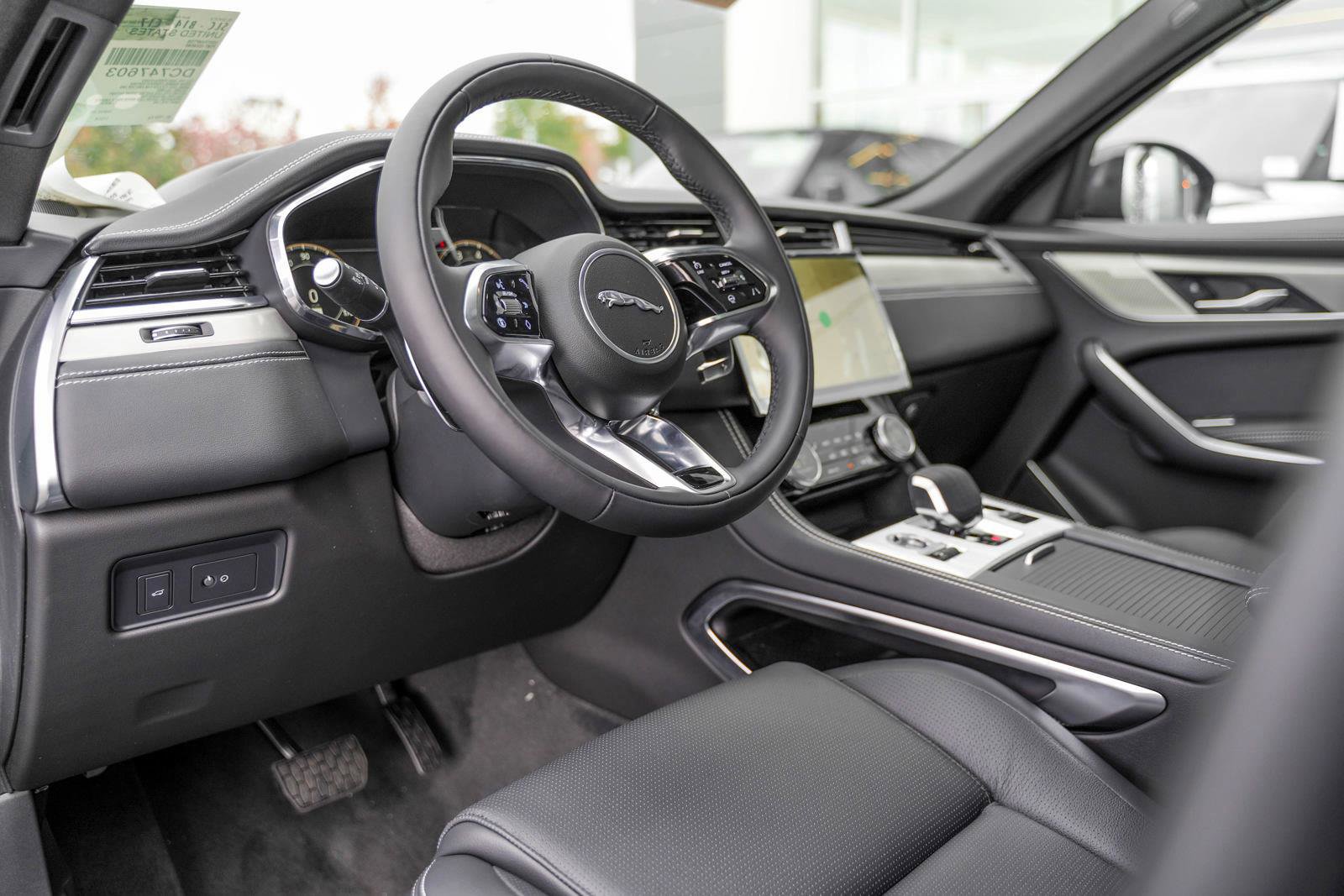 New 2025 Jaguar F-PACE R-Dynamic S image 21