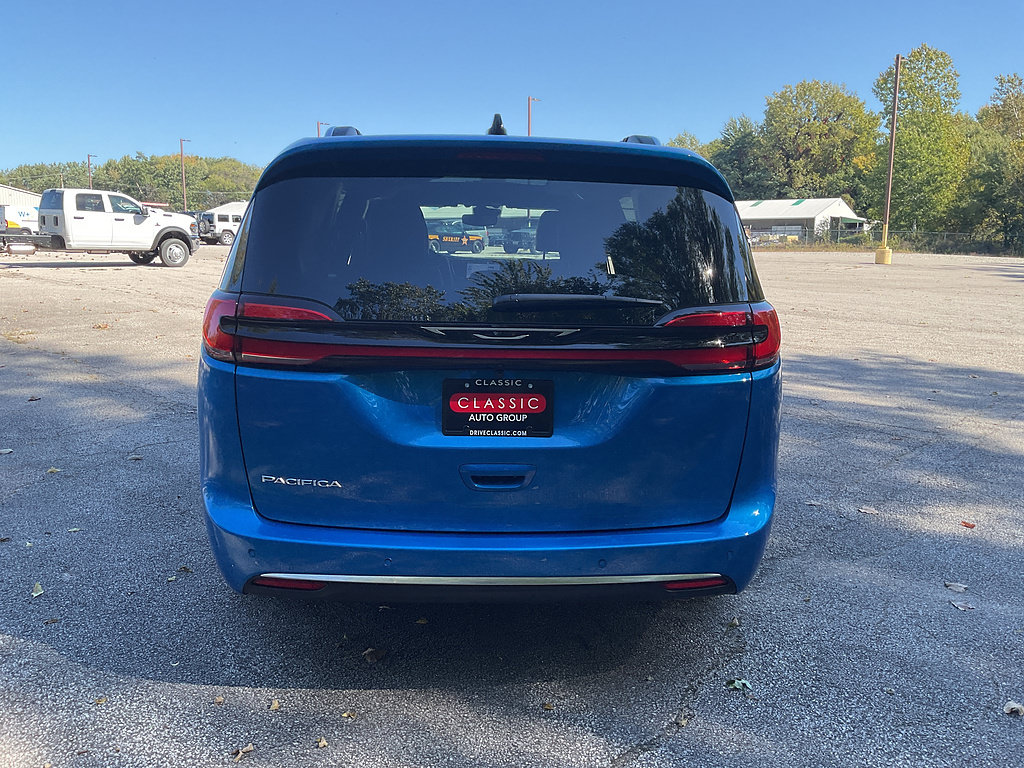 New 2027 Chrysler Pacifica Pinnacle w/ Theater Group FWD image 6