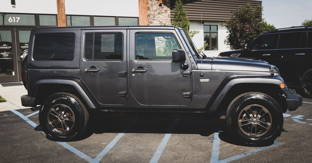 Used 2016 Jeep Wrangler Unlimited Sahara AWD/4WD image 29