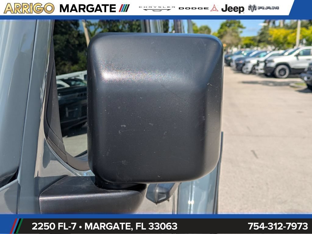 Used 2025 Jeep Wrangler Unlimited Sahara w/ Safety Group AWD/4WD image 12