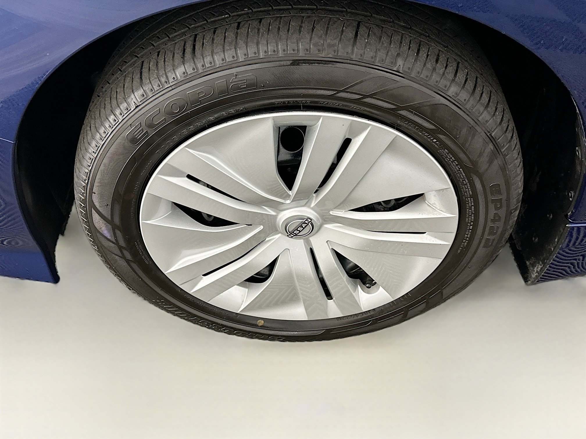 Used 2025 Nissan Leaf S image 11