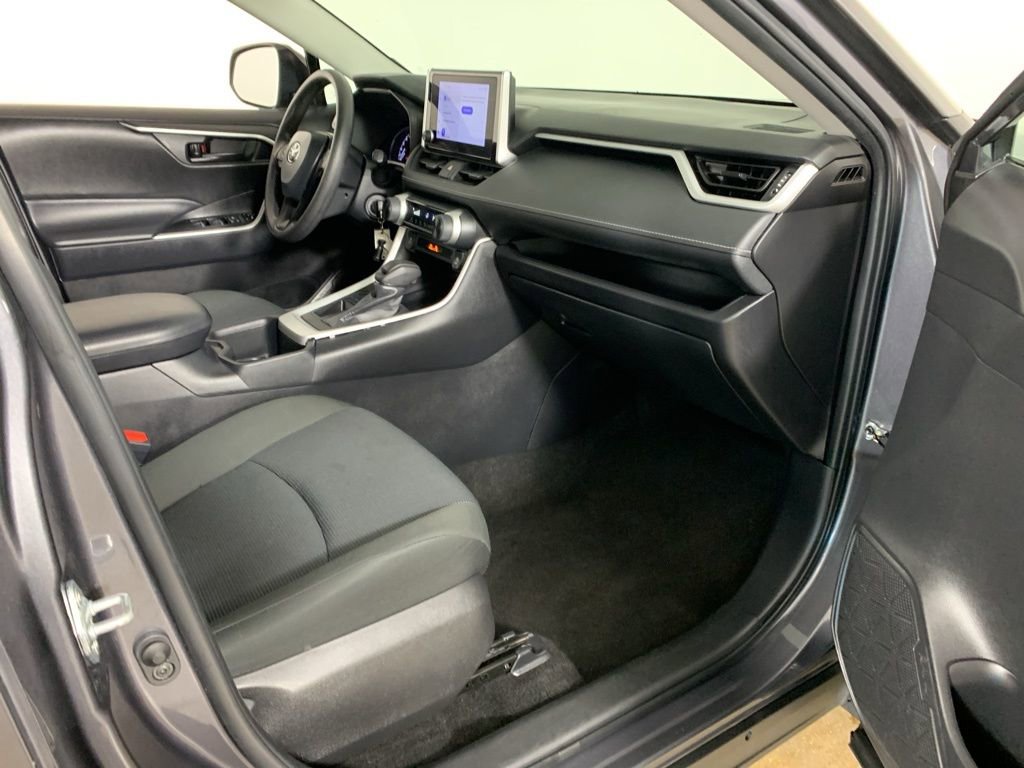 Used 2024 Toyota RAV4 LE image 37