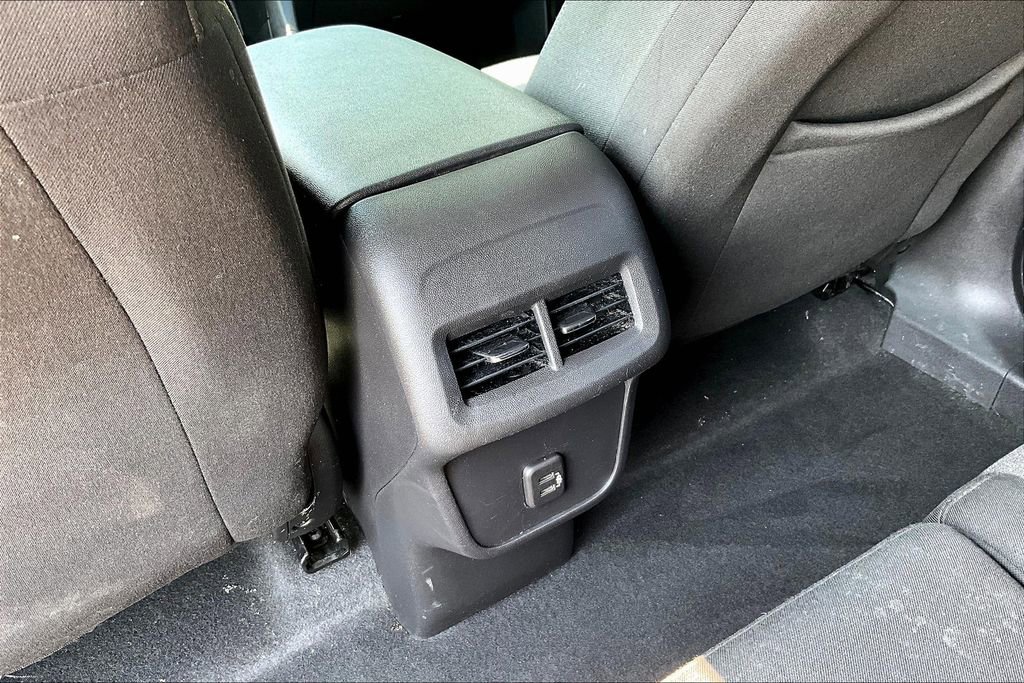 Used 2023 Chevrolet Equinox LT w/ Driver Convenience Package image 32