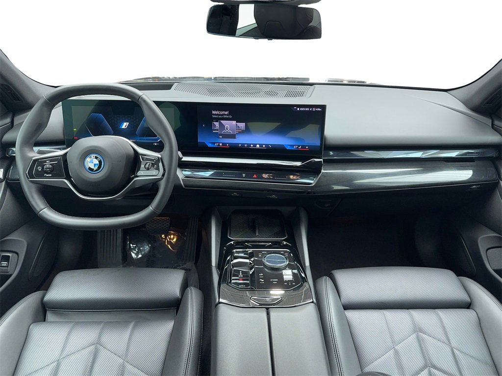 Used 2024 BMW i5 eDrive40i image 16
