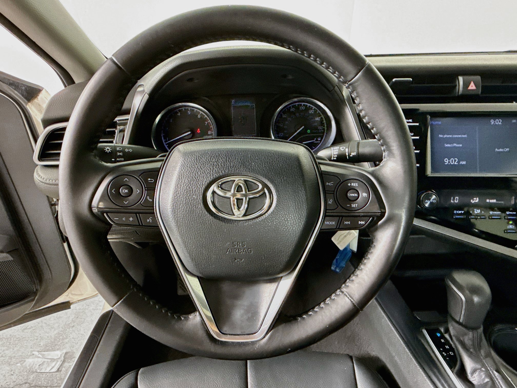 Used 2019 Toyota Camry SE FWD image 11
