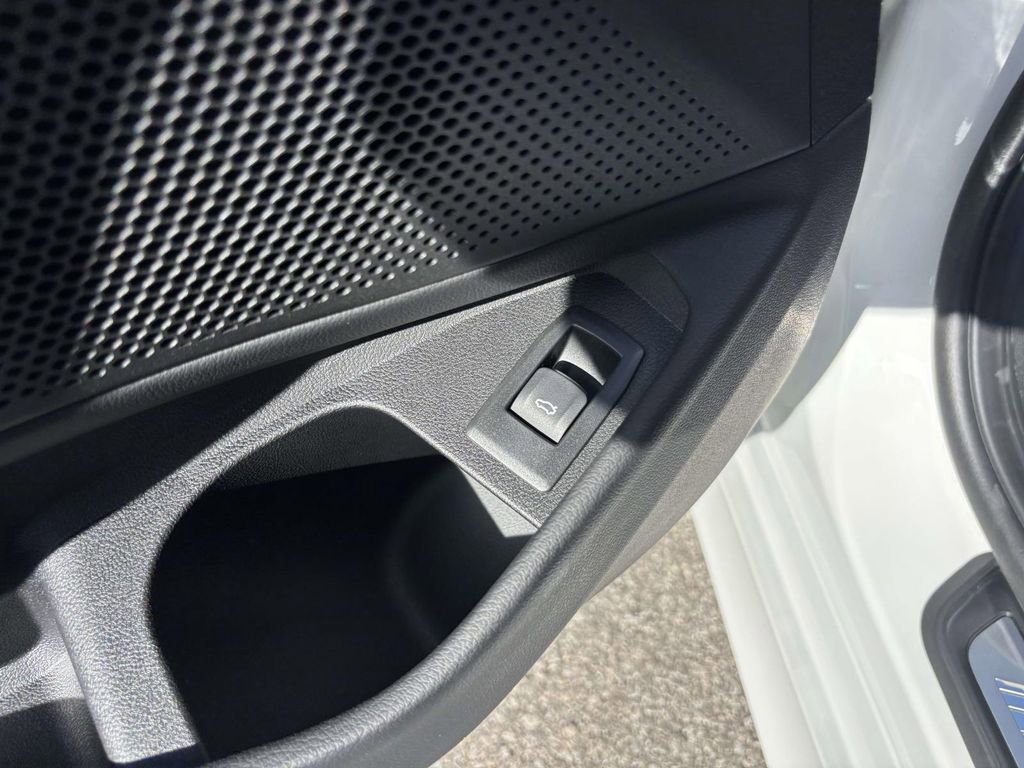 New 2025 BMW 330i xDrive Sedan w/ M Sport Package image 14