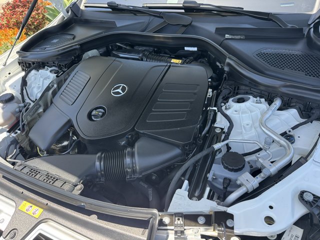 Used 2025 Mercedes-Benz GLC 300 4MATIC image 5