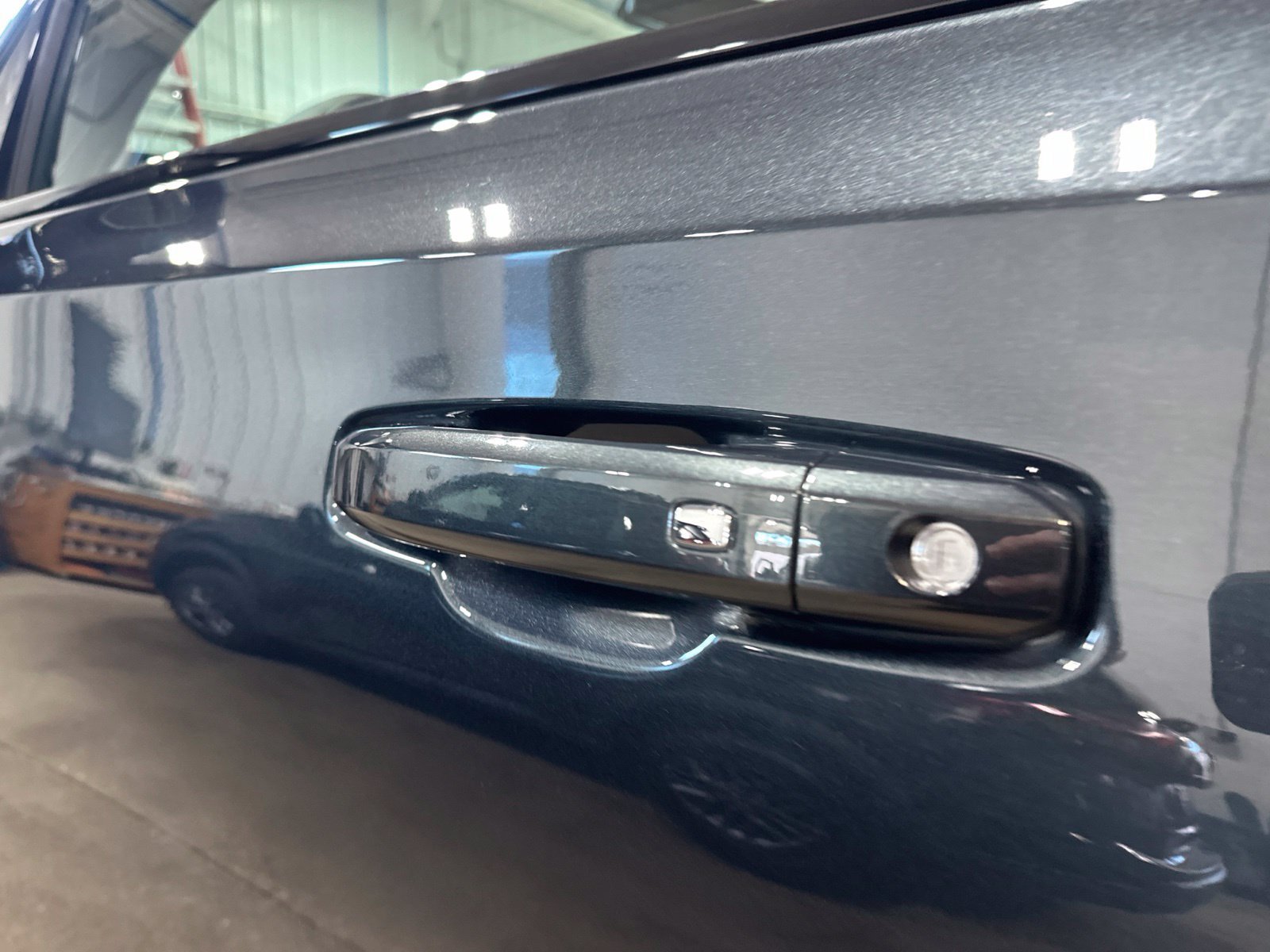 Used 2022 Chevrolet Tahoe Z71 w/ Z71 Off-Road Package AWD/4WD image 9