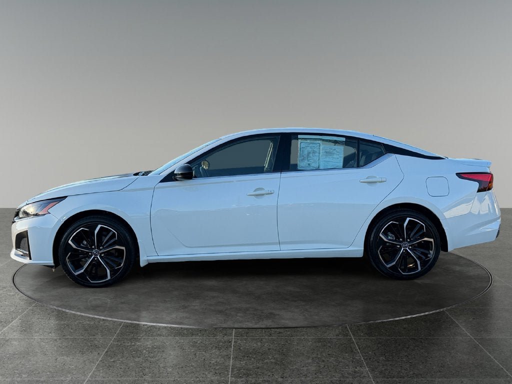Used 2023 Nissan Altima 2.5 SR w/ SR Premium Package AWD/4WD image 6