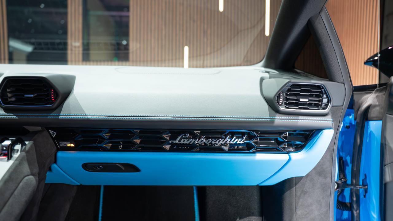 Used 2023 Lamborghini Huracan Tecnica RWD image 27
