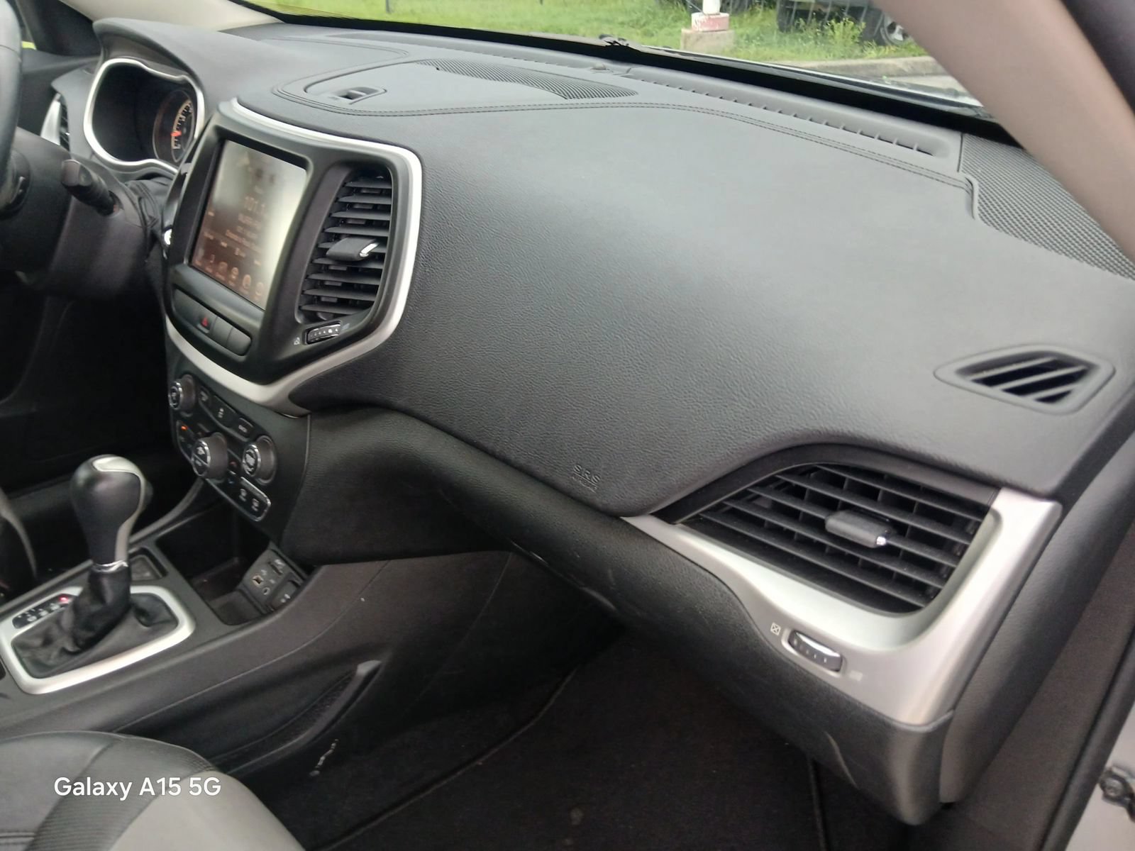Used 2014 Jeep Cherokee Limited w/ Luxury Group FWD image 15