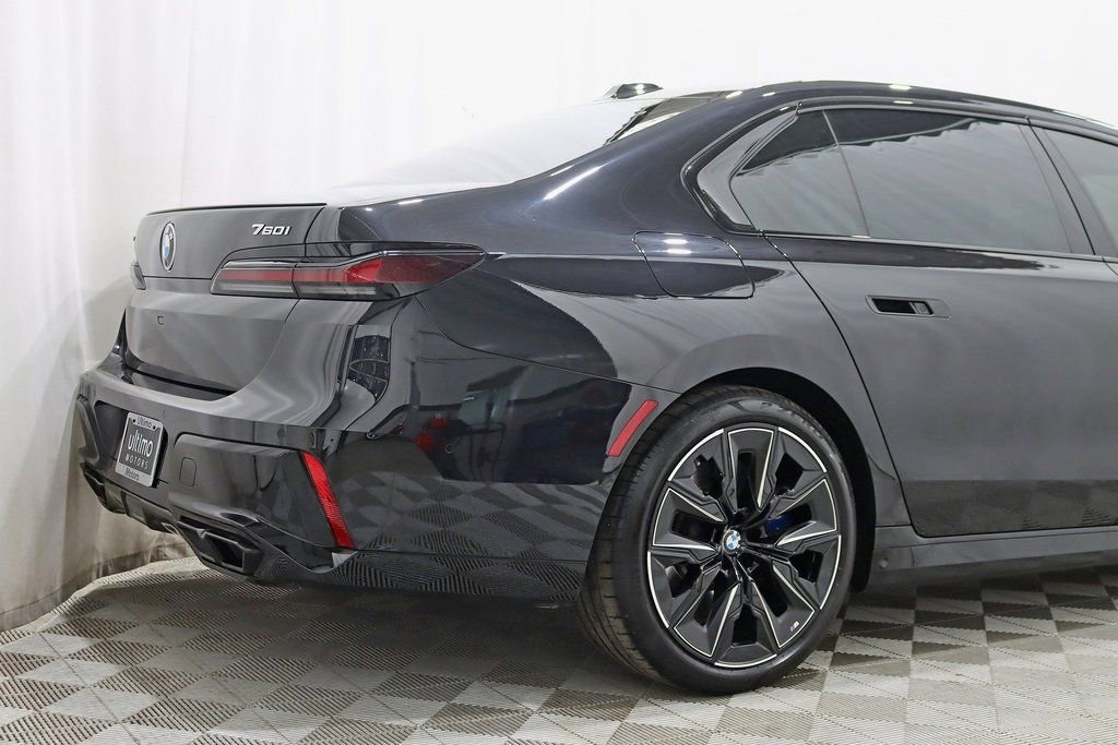 Used 2023 BMW 760i xDrive image 10