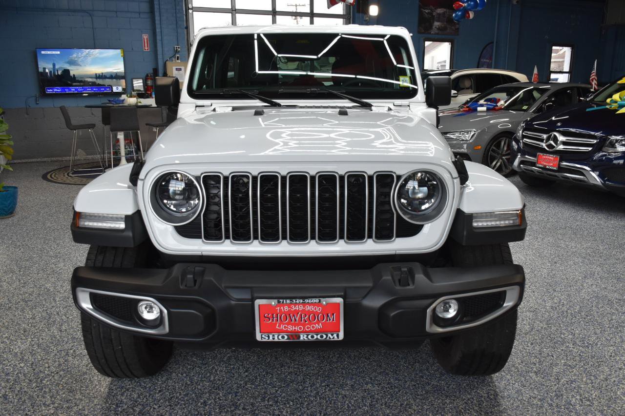 Used 2025 Jeep Wrangler Sahara image 11